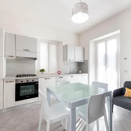 L'angolo Giallo - Centralissimo Apartmán San Benedetto del Tronto